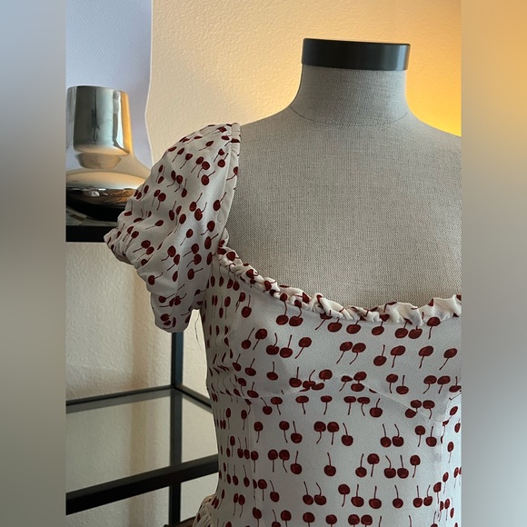 REFORMATION 🍒🍒 cherry dress size 2 🍒🍒🍒🍒🍒🍒🍒🍒🍒🍒🍒🍒🍒🍒🍒🍒🍒🍒🍒🍒🍒🍒🍒 - Picture 4 of 11